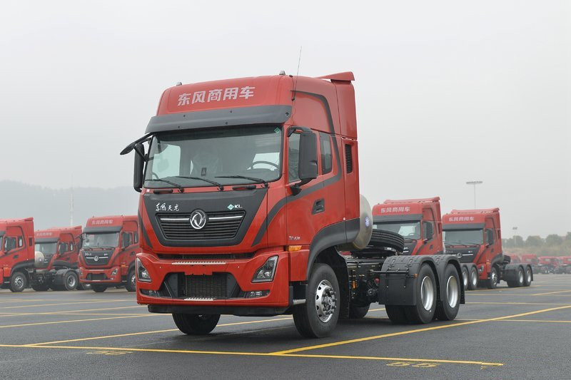 Dongfeng Tianlong 6x4 Tractor